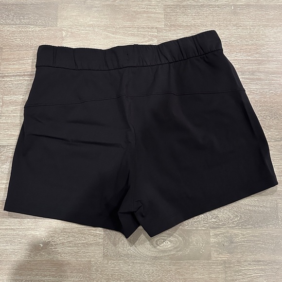 Lululemon On The Fly Short in Black Size 8 - Picture 7 of 8